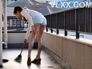 Bố Chồng yêu an ủi vợ sắp cưới của con trai đang đau khổ khi biết Chồng yêu ngoại tình