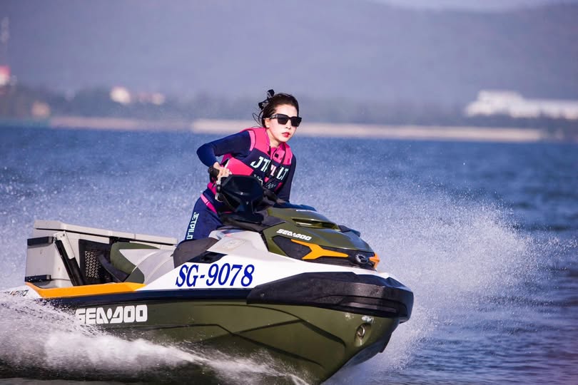 Cậu học trò xuất đầy miệng cô giáo trẻ đến nhà dạy kèm